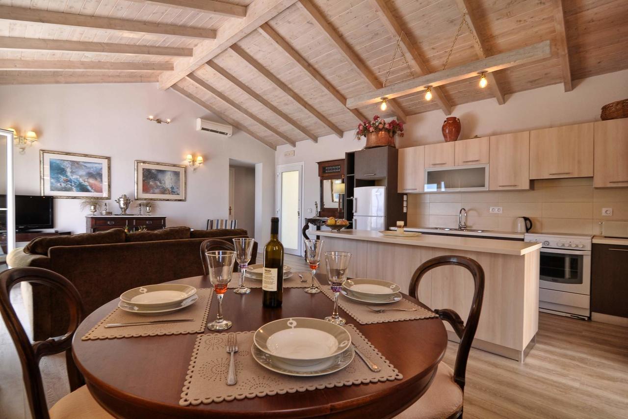 Veroniki Penthouse Deluxe Apartment Agios Ioannis Peristerion Exterior foto